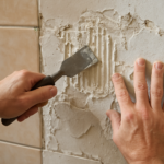 Enlever de la faïence sur placo : le guide complet pour réussir sans abîmer le mur
